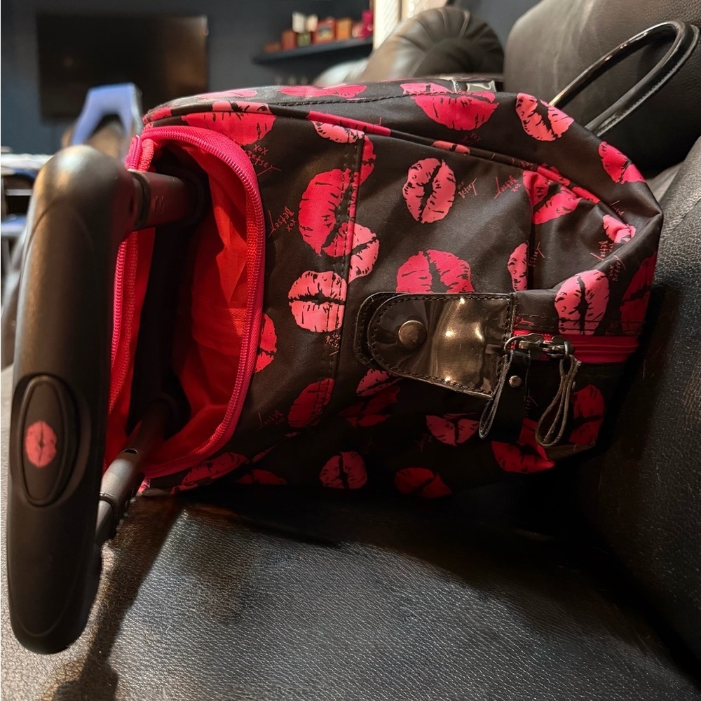 RARE Betsey Johnson Lips Kiss Print Rolling Bag Carry On Weekender Roll Luggageđź’‹ - Picture 10 of 12